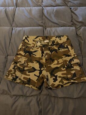 Camo Cargo Women’s Shorts - Olive Green
